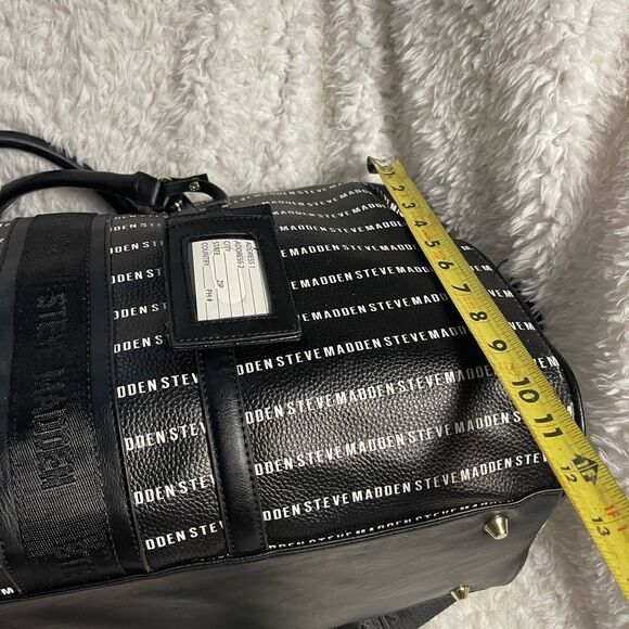 Steve Madden Synthetic Monochrome Logo Duffel Bag/weekender bag. - Picture 12 of 16